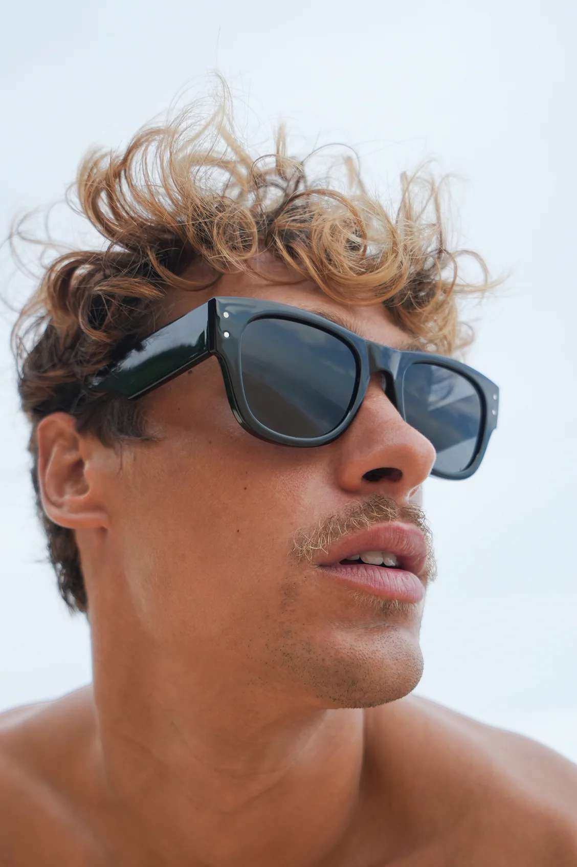 Manila Black Wayfarer Unisex Sunglasses - Image 3