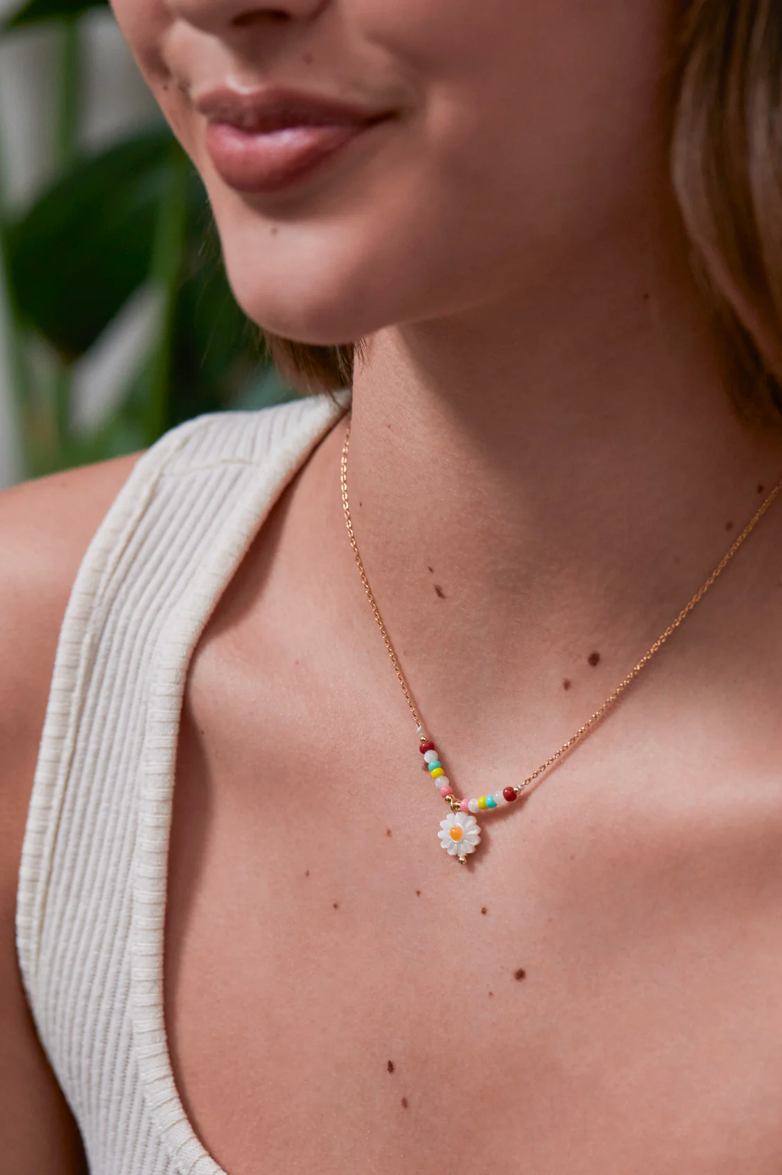 Flower Shell Bead And Chain Necklace - Image 2
