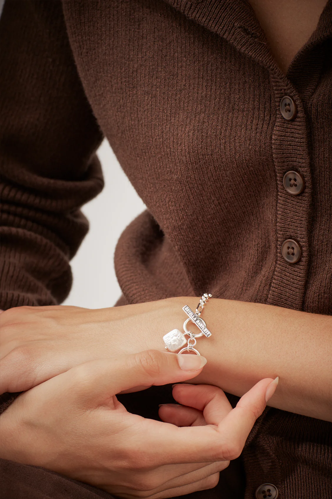 Square Baroque Pearl T-Bar Bracelet - Image 5